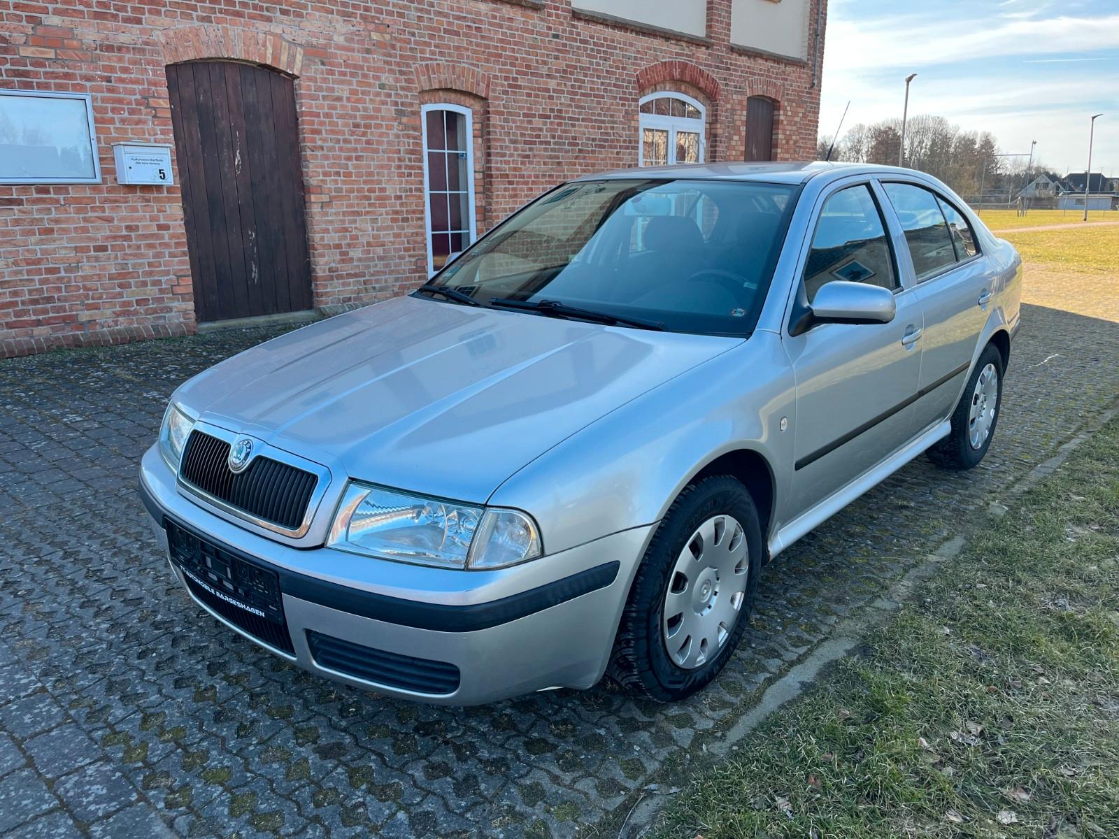 Skoda Octavia Lim. Tour 1.6 *Klimaanlage/TÜV NEU*