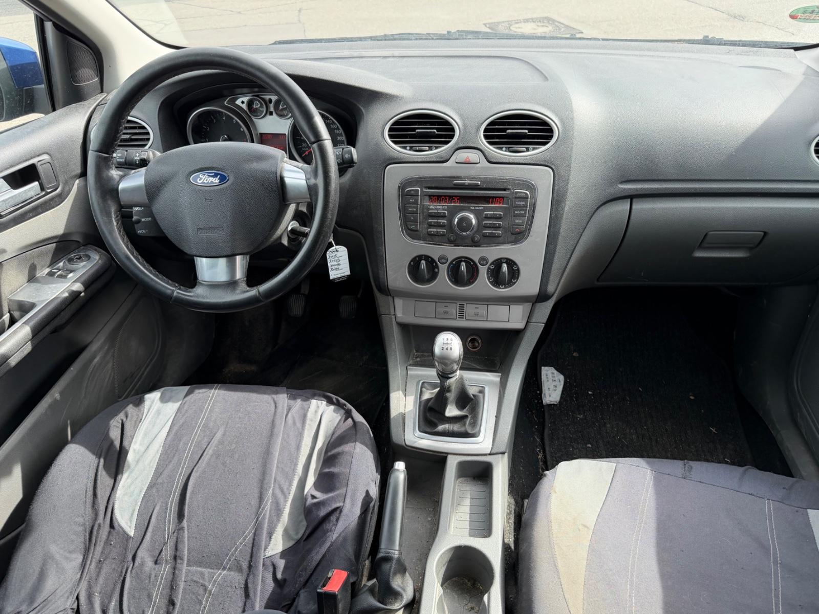 Ford Focus 2009 — photo 11