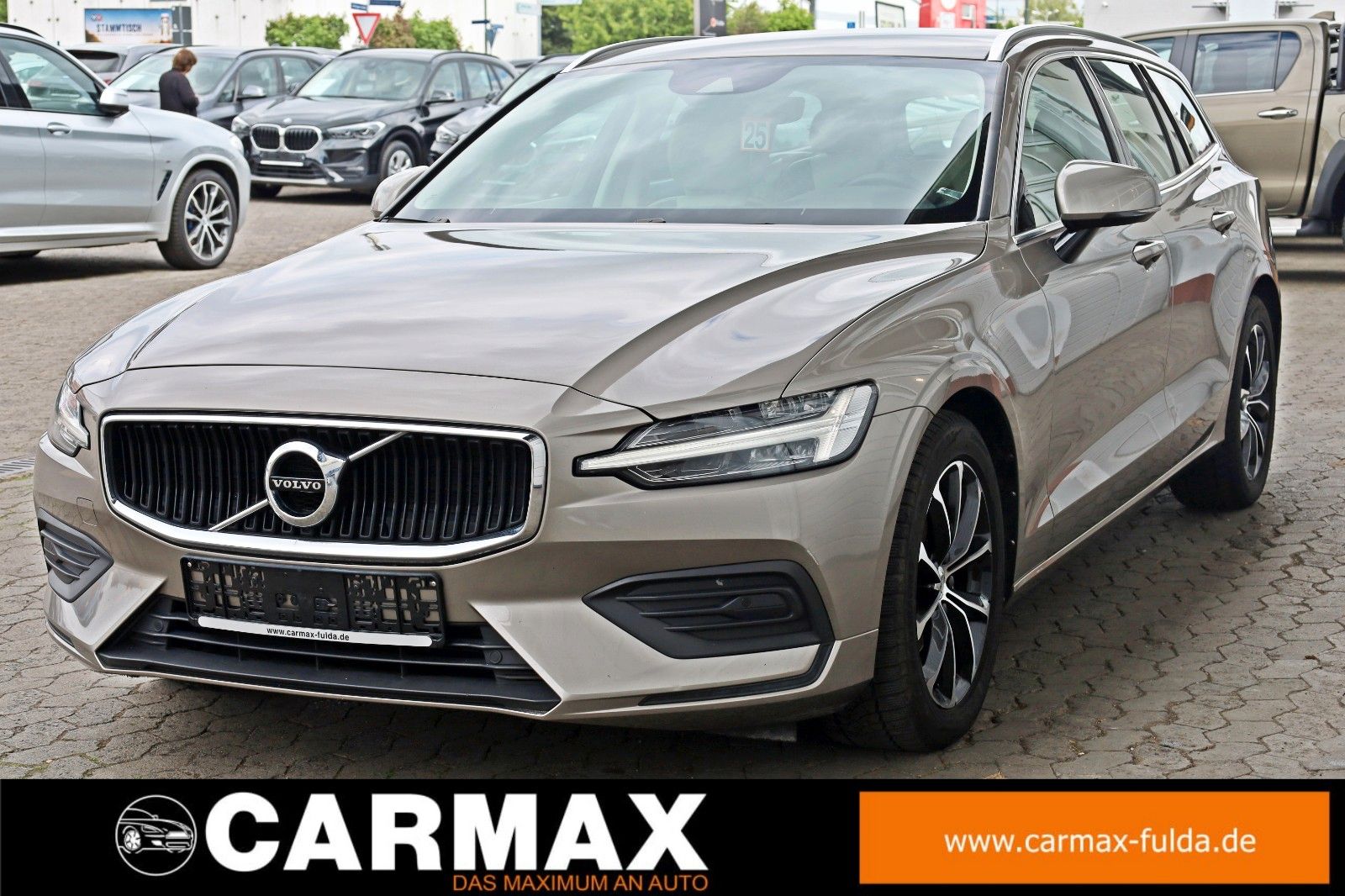 Fahrzeugabbildung Volvo V60 Kombi Momentum Pro T.Leder,Navi,LED,IntelliS