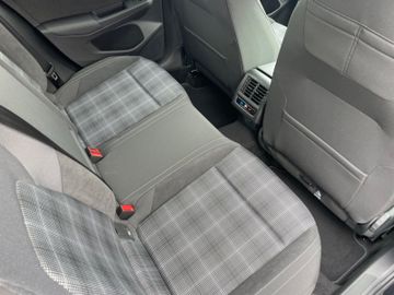 Fahrzeugabbildung Volkswagen Golf 2.0 TDI GTD DSG Navi/LED/ACC/Alu19"