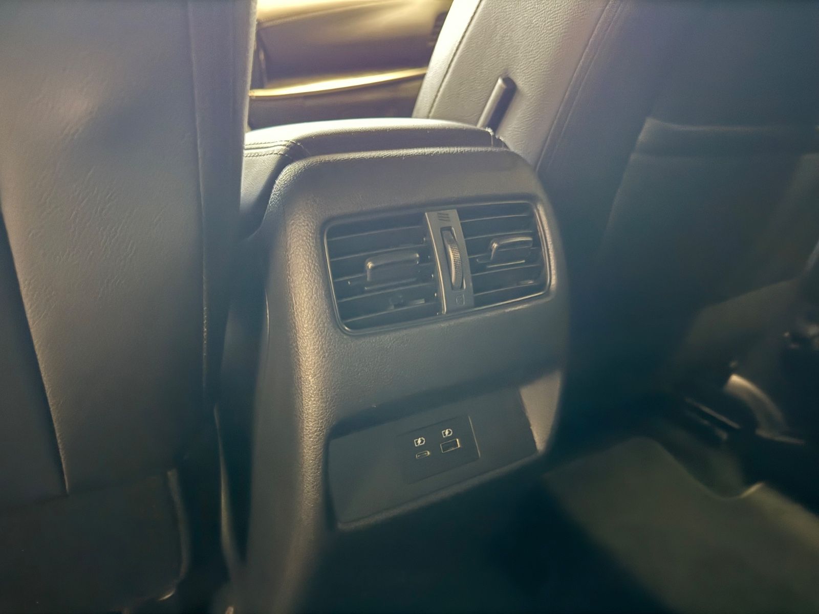 Fahrzeugabbildung Nissan Qashqai Tekna - Pano, HeadUp, Teilleder