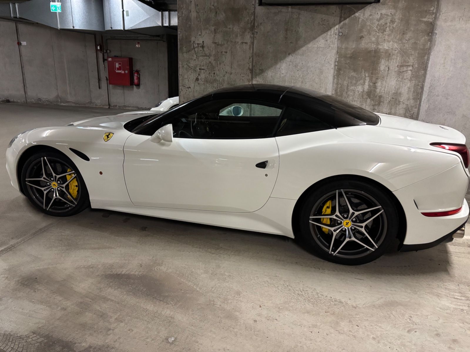 FERRARI California