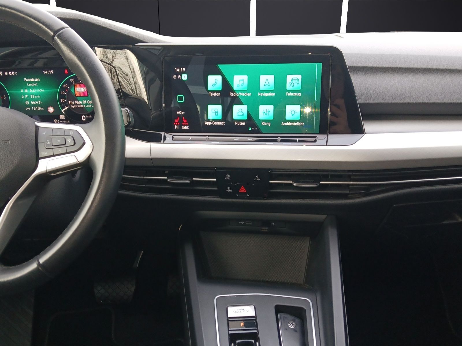 Fahrzeugabbildung Volkswagen Golf VIII Variant TDI Life DSG LED Navi AID ACC