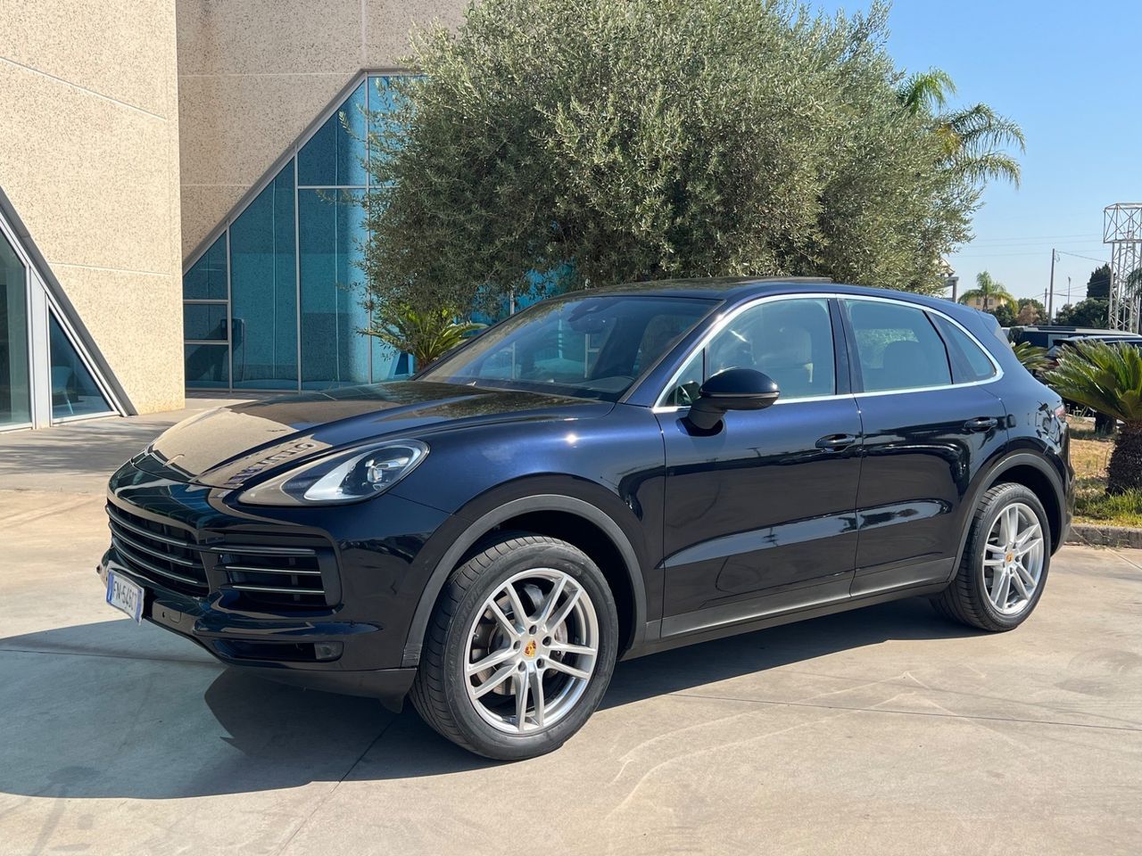 Porsche Cayenne - 1