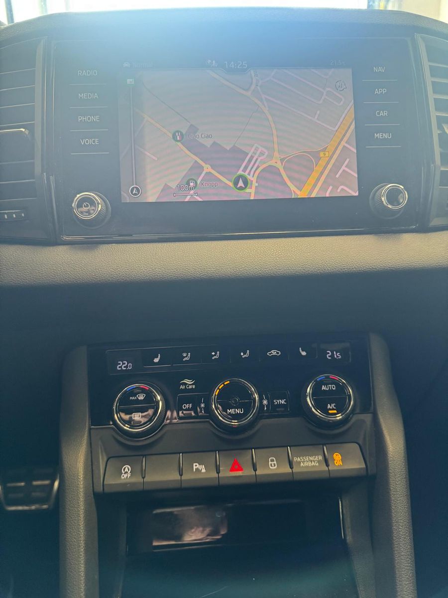 Fahrzeugabbildung SKODA Karoq Sportline 4x4 /1.HAND/NAVI/KLIMA/