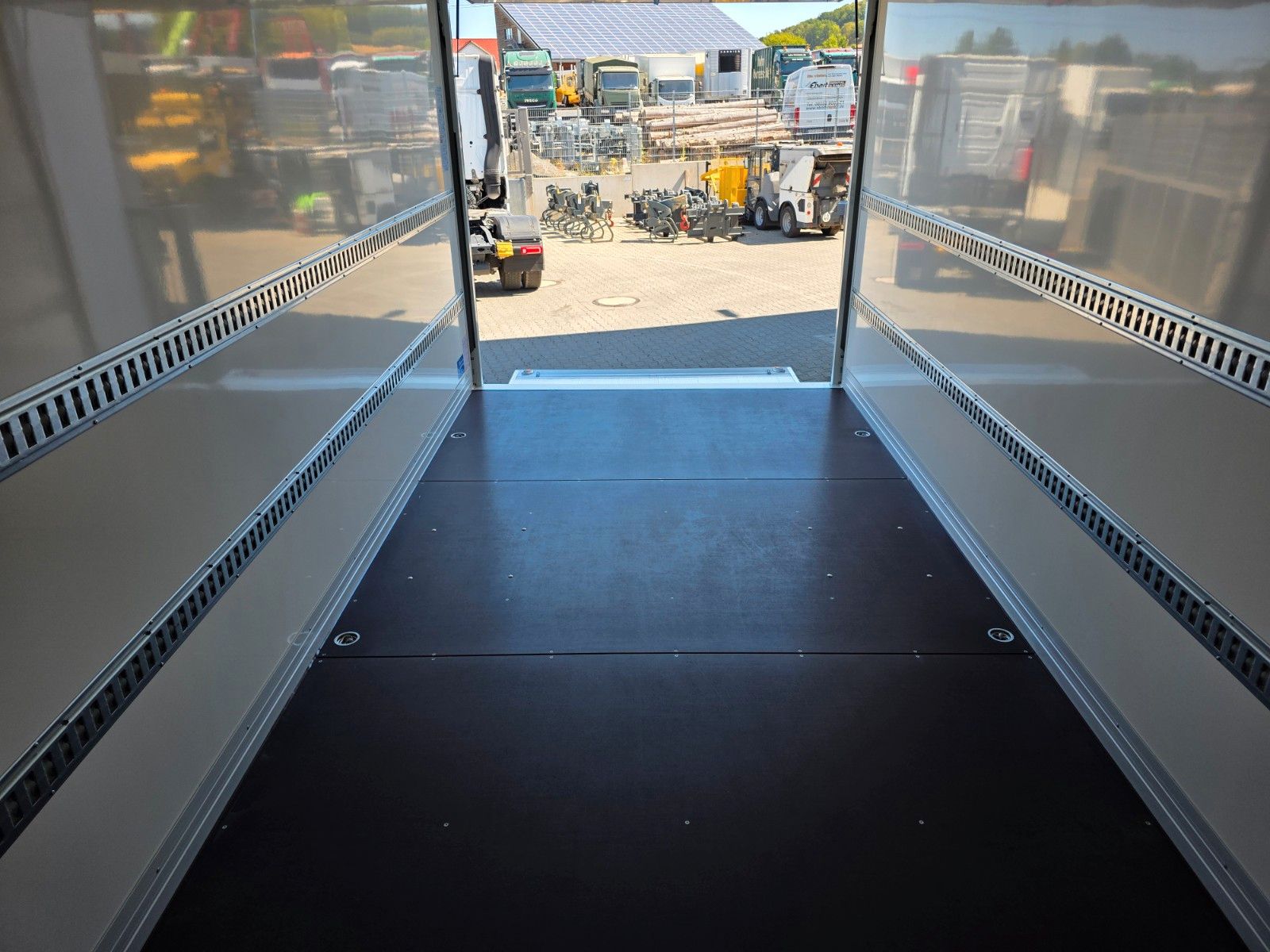 Fahrzeugabbildung Iveco Eurocargo ML75E19/P LBW Spoiler Klima 3 Sitze