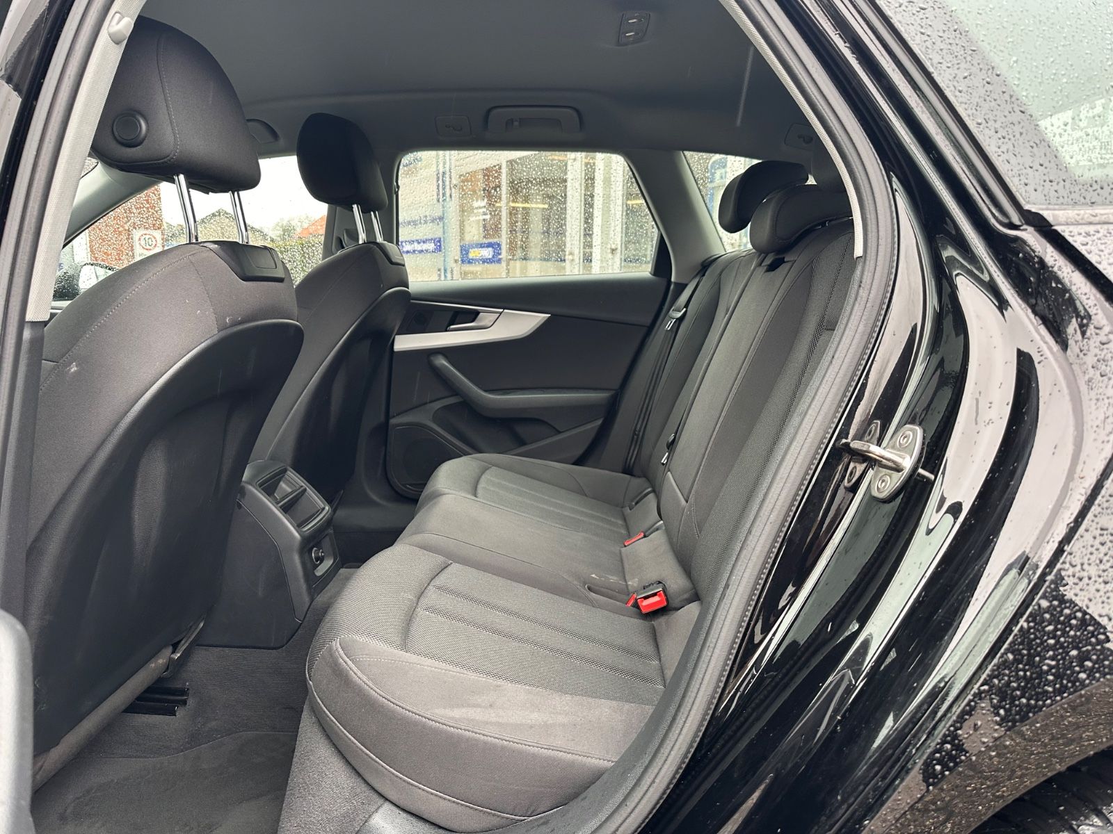 Fahrzeugabbildung Audi A4 Avant 2.0 TDI BiXenon/GRA/Navi/PDC/eHeck