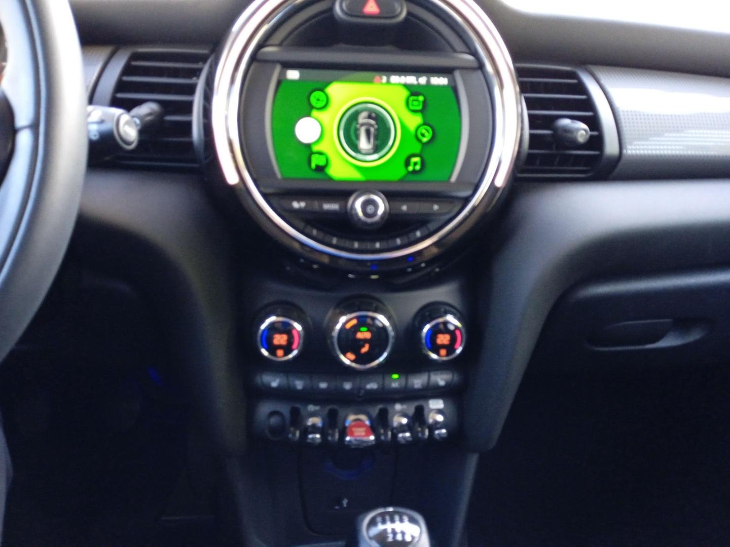 MINI Cooper 5-Türer Navi LED Sitzheizung PDC DAB Mult