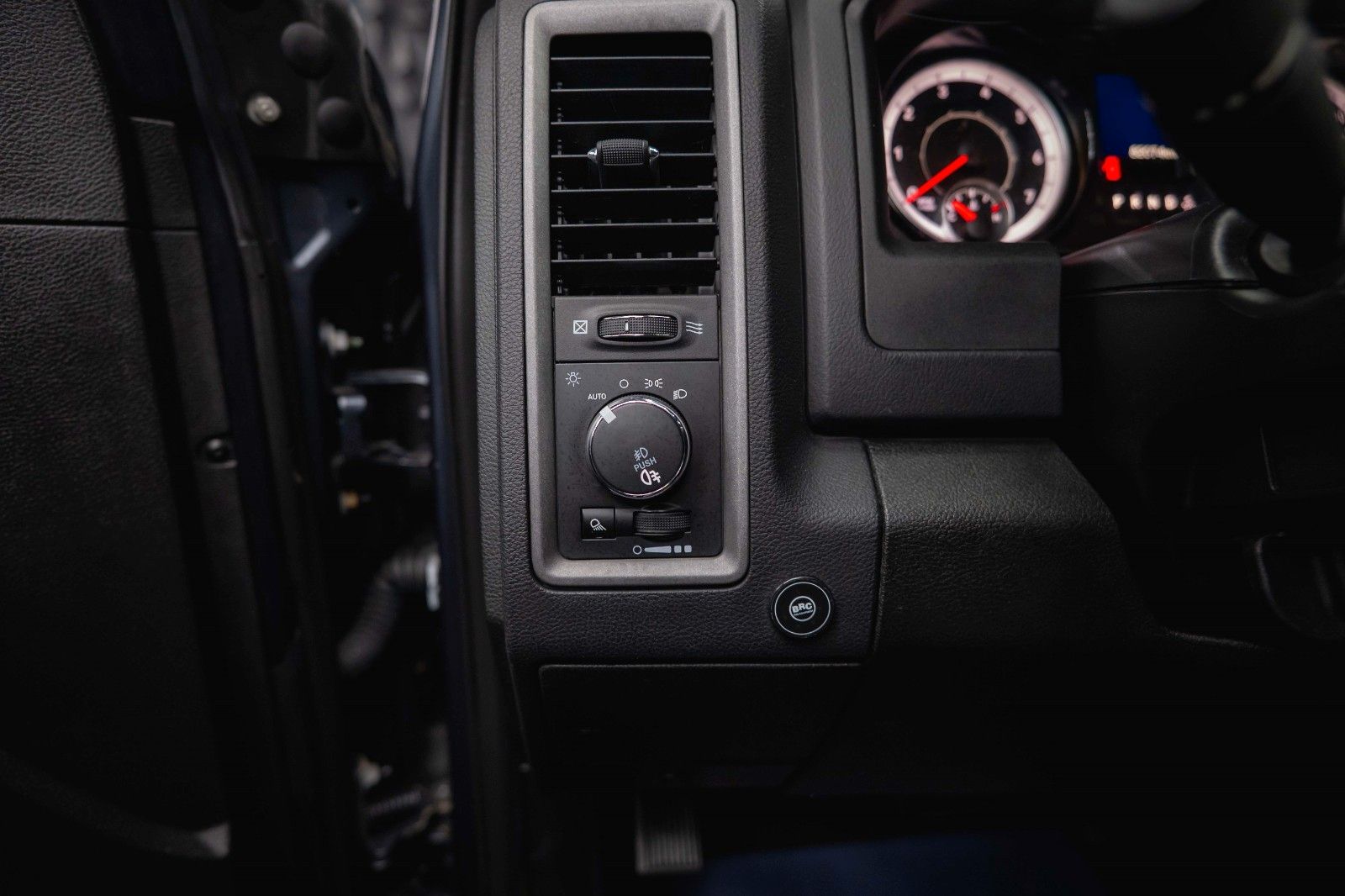 Fahrzeugabbildung Dodge RAM 3.6 V6 4x4  LONGBED Offroad *LPG*6 Sitze*