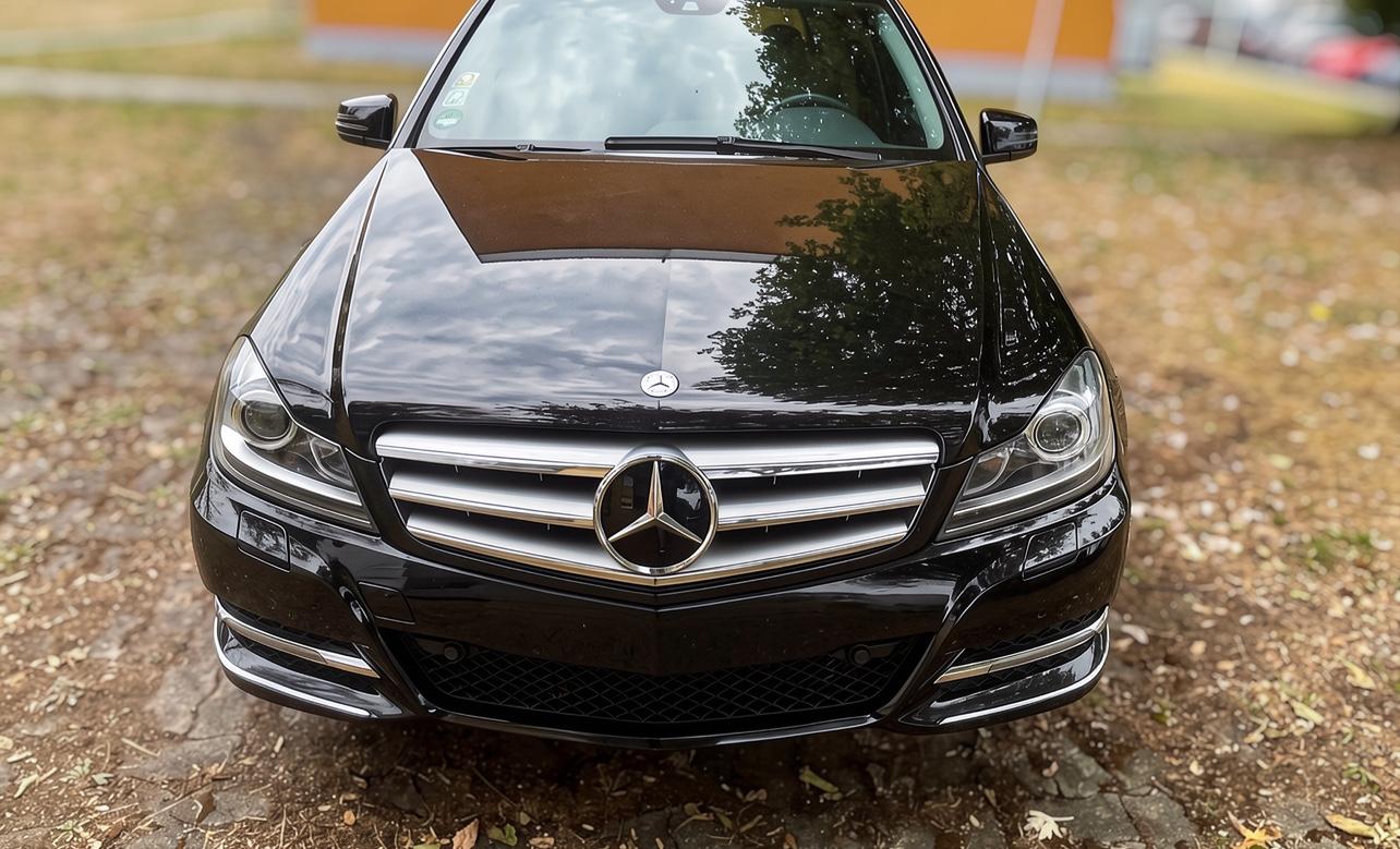 Mercedes-Benz C220 2011 — rear view