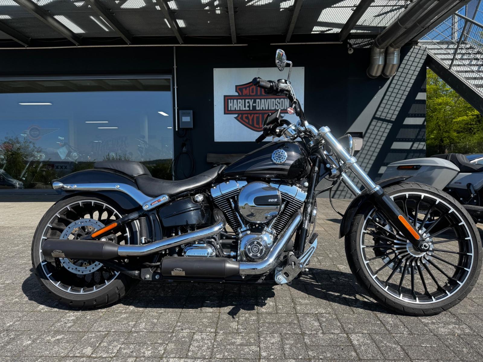 Harley-Davidson Softail Breakout / J&H