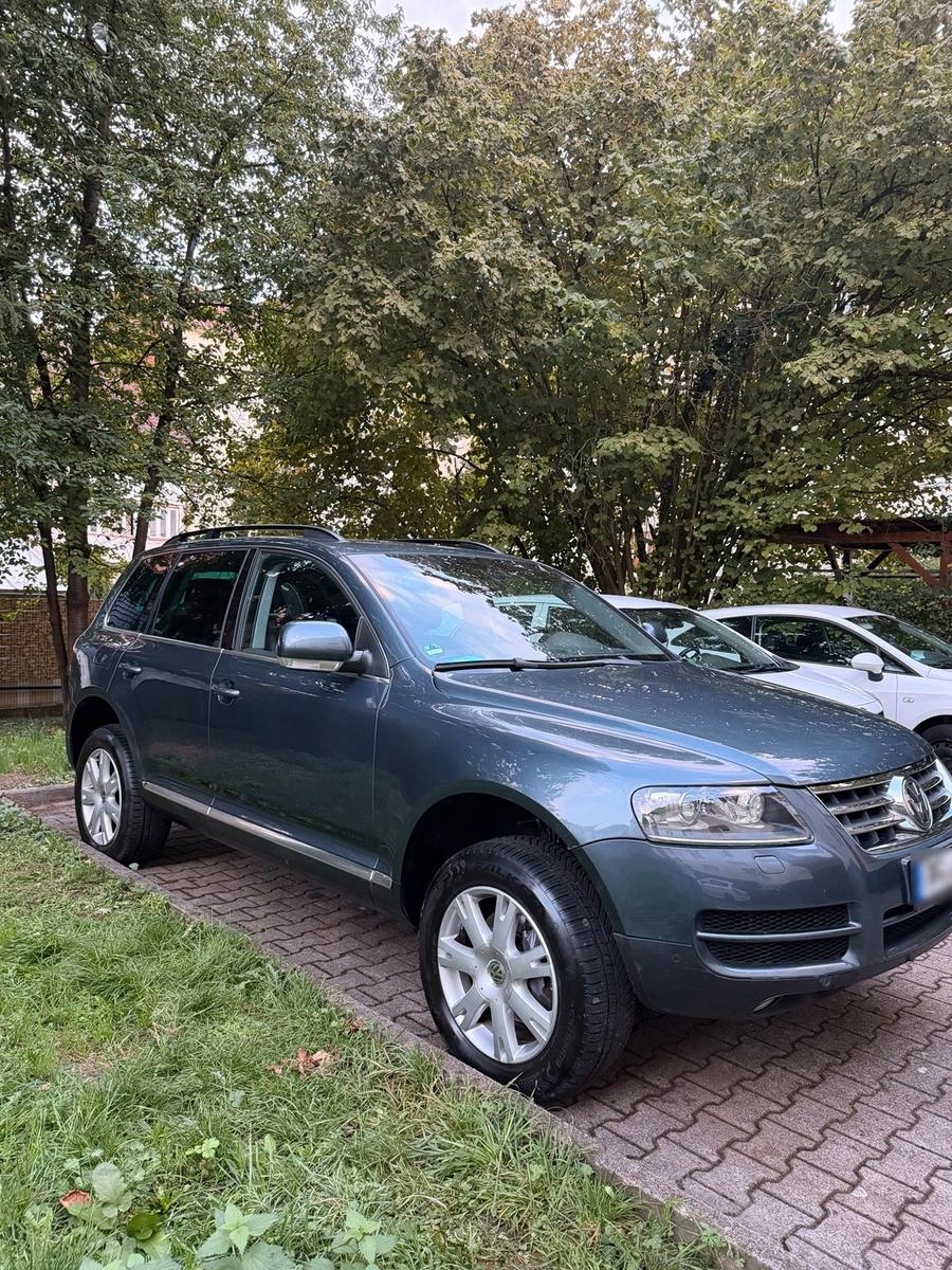 Volkswagen Touareg 2005 — вигляд ззаду