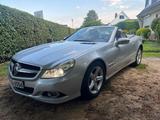 Mercedes-Benz SL 300 - - silberne Mercedes-Benz SL-Klasse