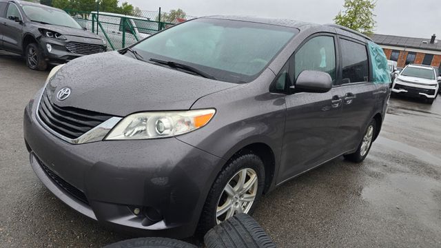 Toyota Sienna 7 Person Automatik