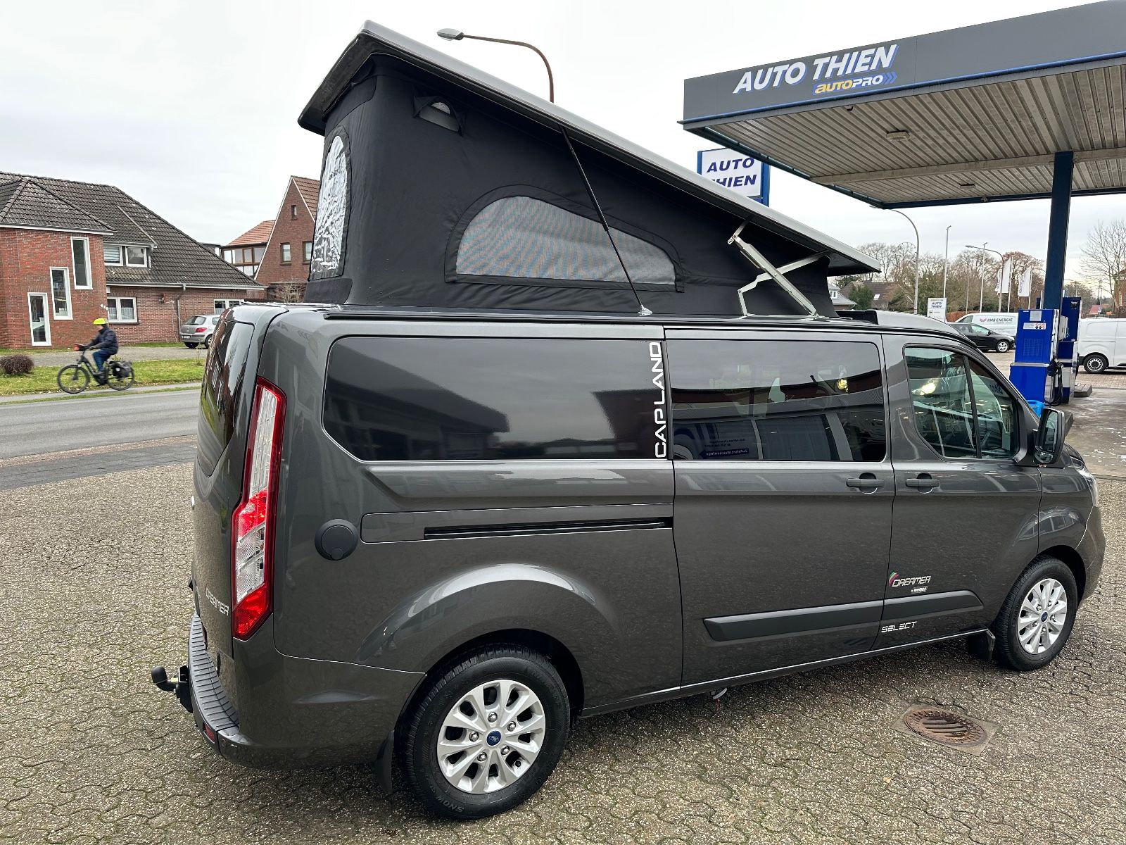 Fahrzeugabbildung Dreamer CapLand 2.0 TDCi Autom AHK/Xenon/Vorzelt/Navi/WC