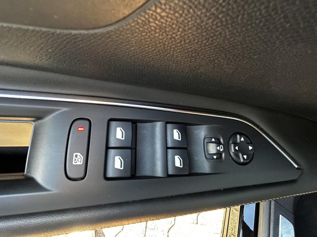 Peugeot 3008 EAT8 B-HDI 130 GT-Line *Navi*Cam*SHZ*Grip C