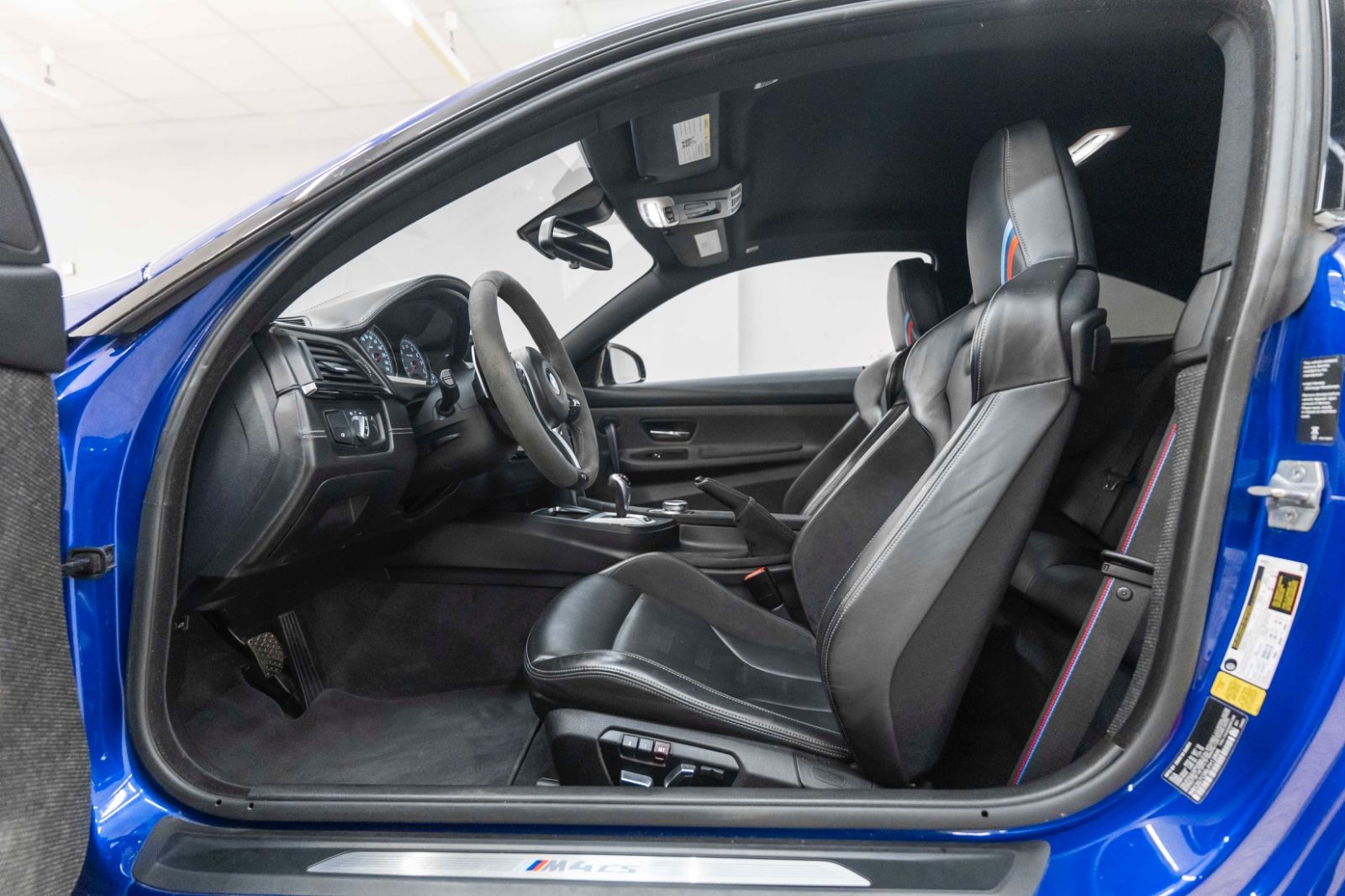 Fahrzeugabbildung BMW M4 CS Head UP LED NAV KAM PDC DKG