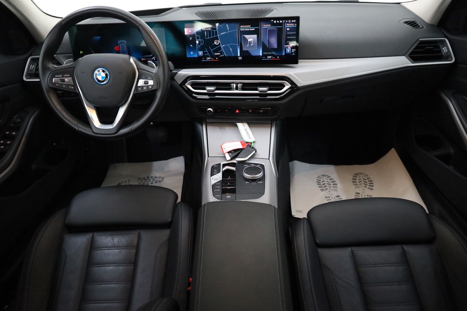 Fahrzeugabbildung BMW 330 e Touring,Leder,Navi,LED,Kamera,HUD, Curved