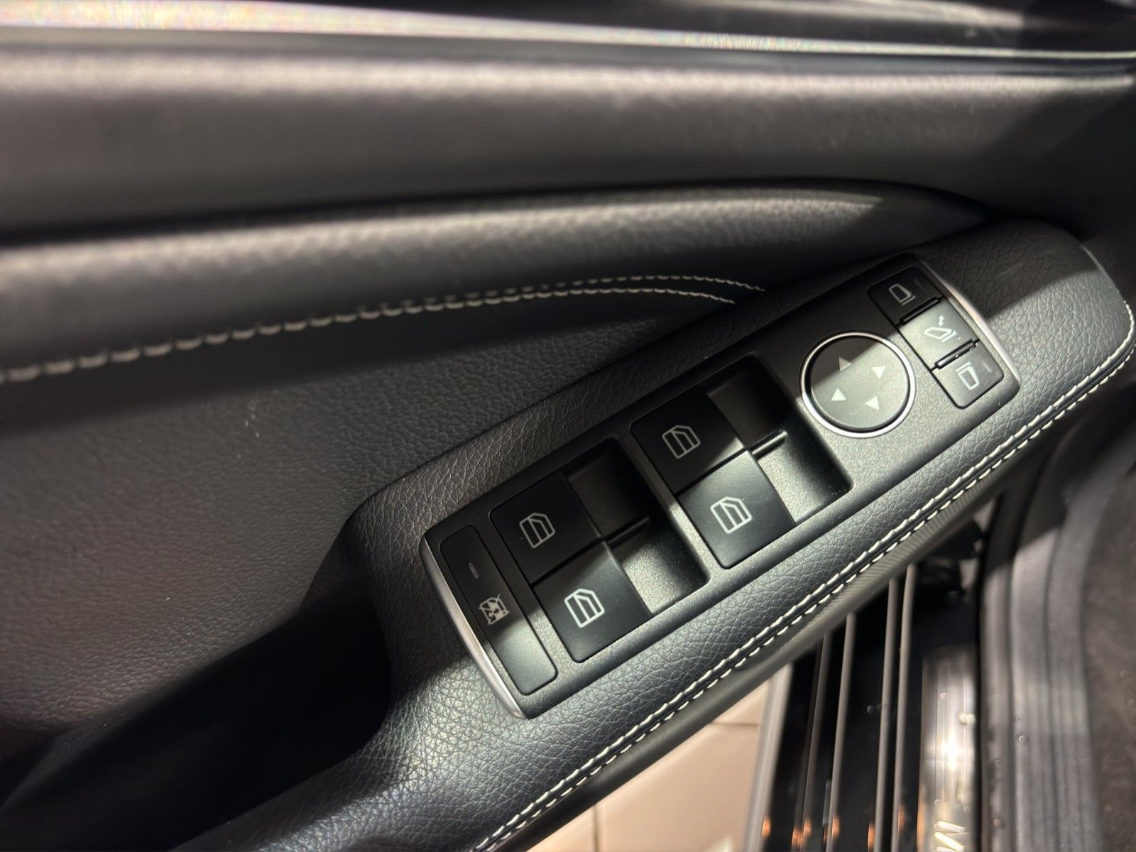 Mercedes-Benz CLA220d 4M SB 2.HD DSG ACC LED PANO NAV PARK SHZ foto 12
