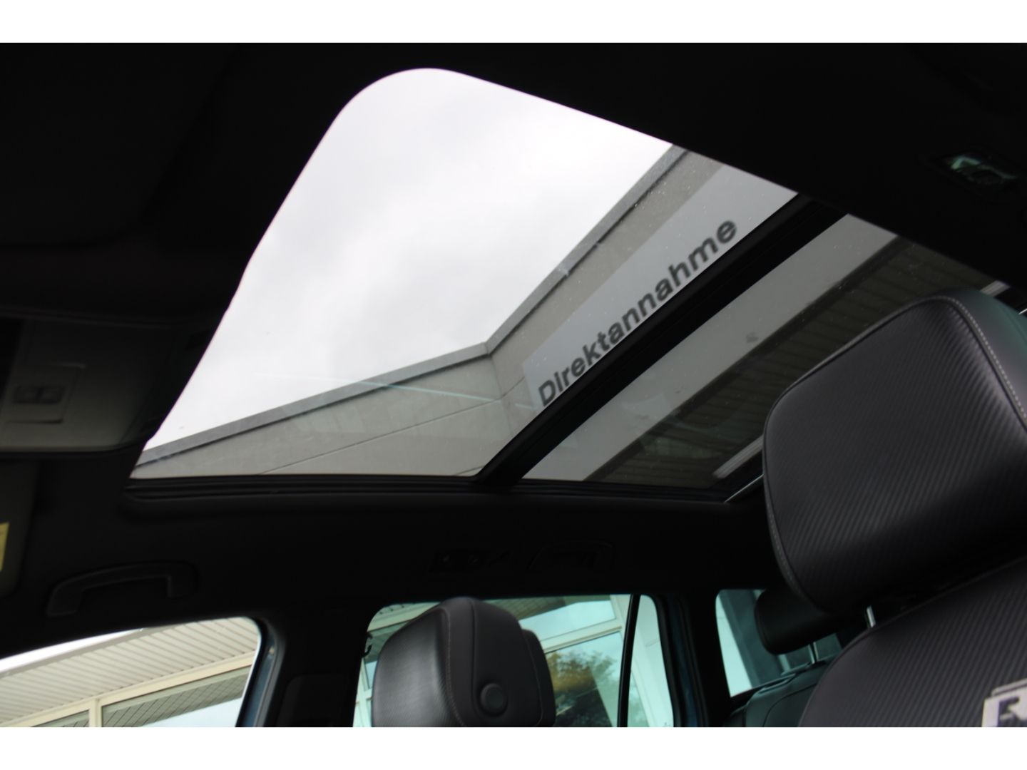 Fahrzeugabbildung Volkswagen Passat Variant Highline R-Line LED ACC StHZg Led