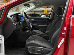 VW Golf VIII|SHZ|LHZ|LED|AHK|Massage|Kamera|Navi