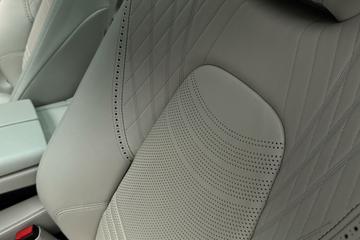 صورة مصغرة 33 لـ 2024 Aston Martin DBX