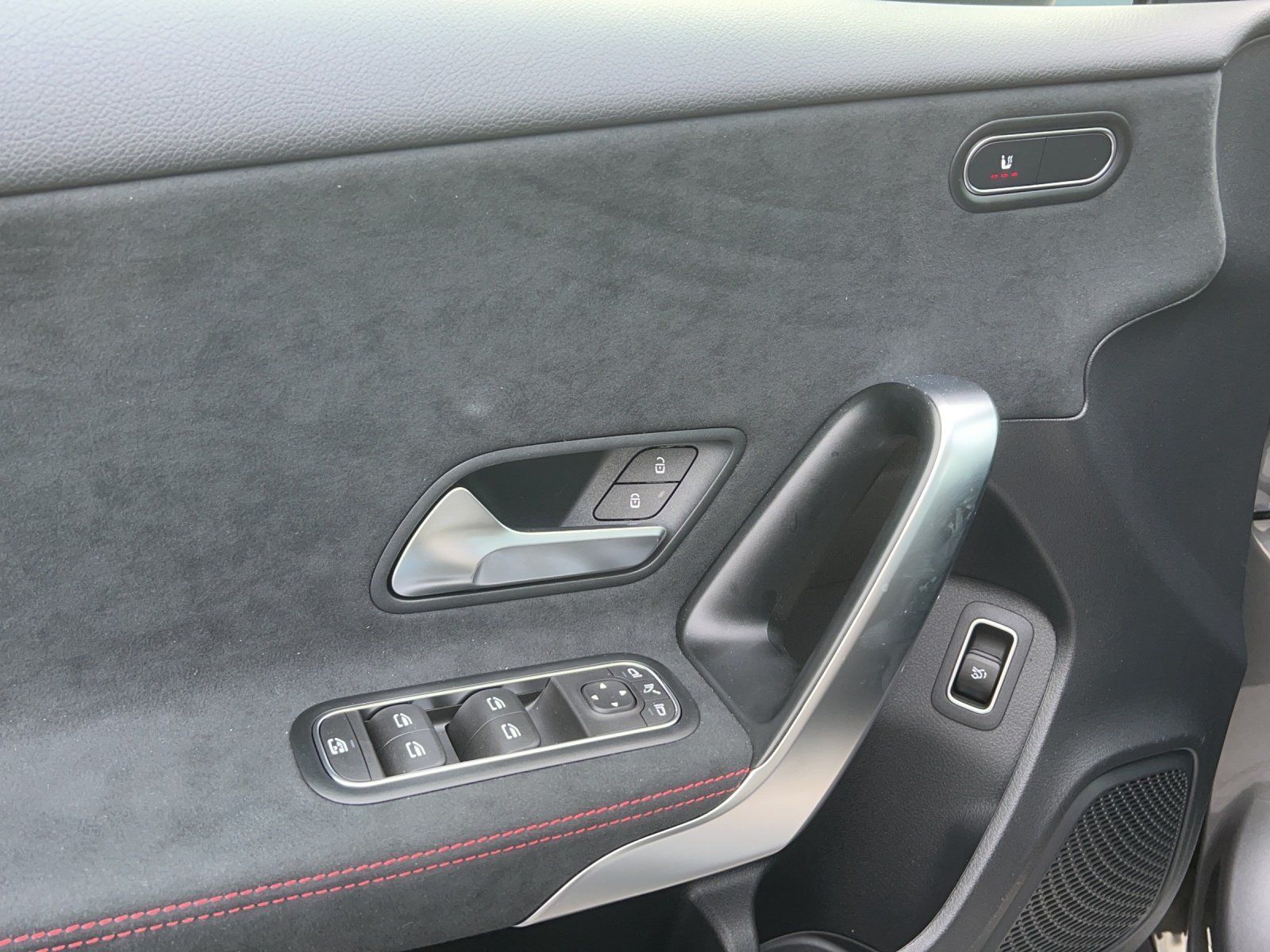 Fahrzeugabbildung Mercedes-Benz Mercedes-AMG A 35 4M Limousine+PSD+Keyless-GO