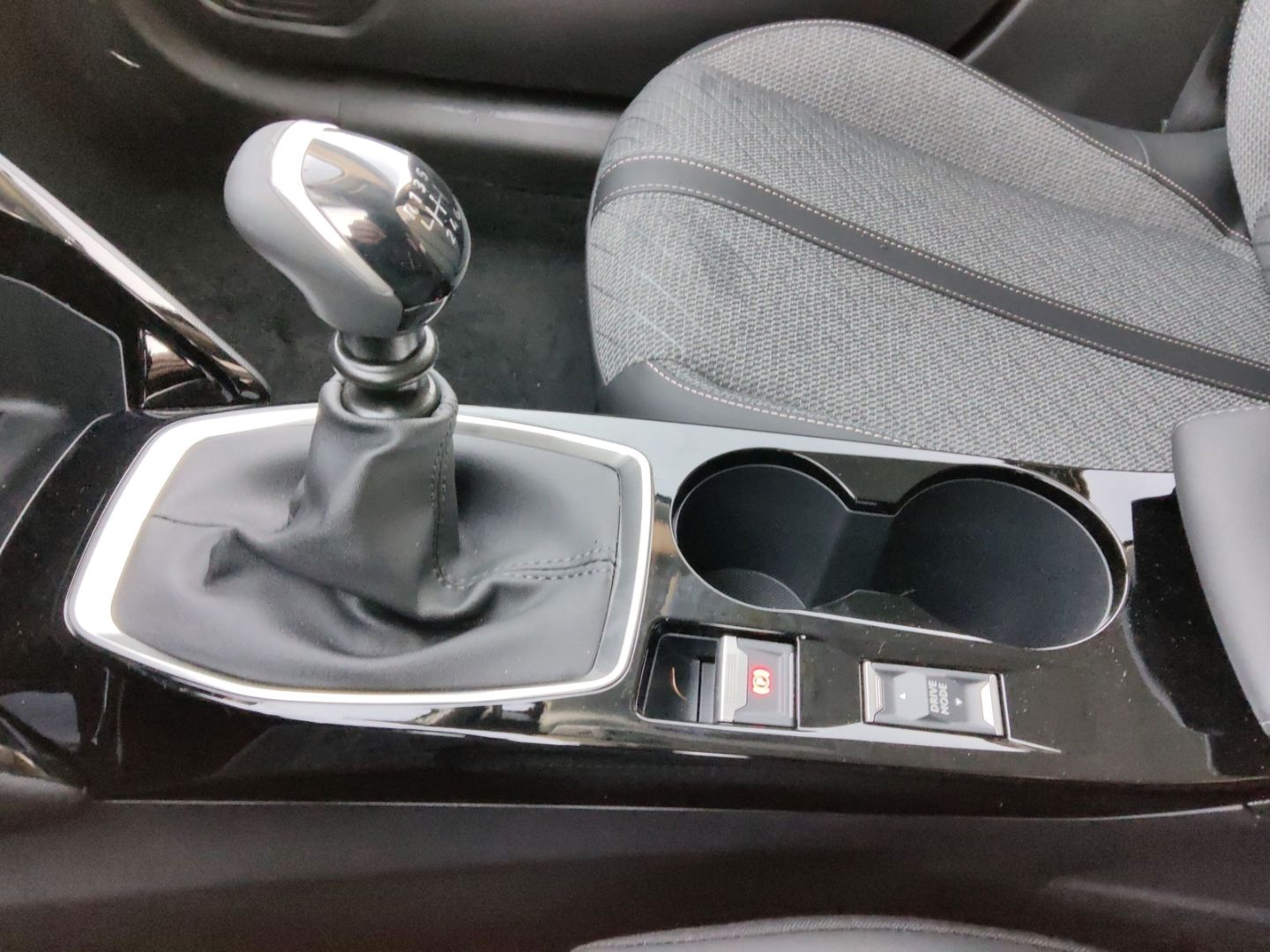 Peugeot 208 - Bild 22