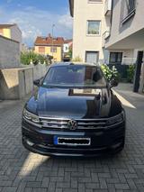 Volkswagen  Tiguan Highline R-Line 2.0 TSI 140kW DSG 4M - VW Tiguan Gebrauchtwagen in Frankfurt