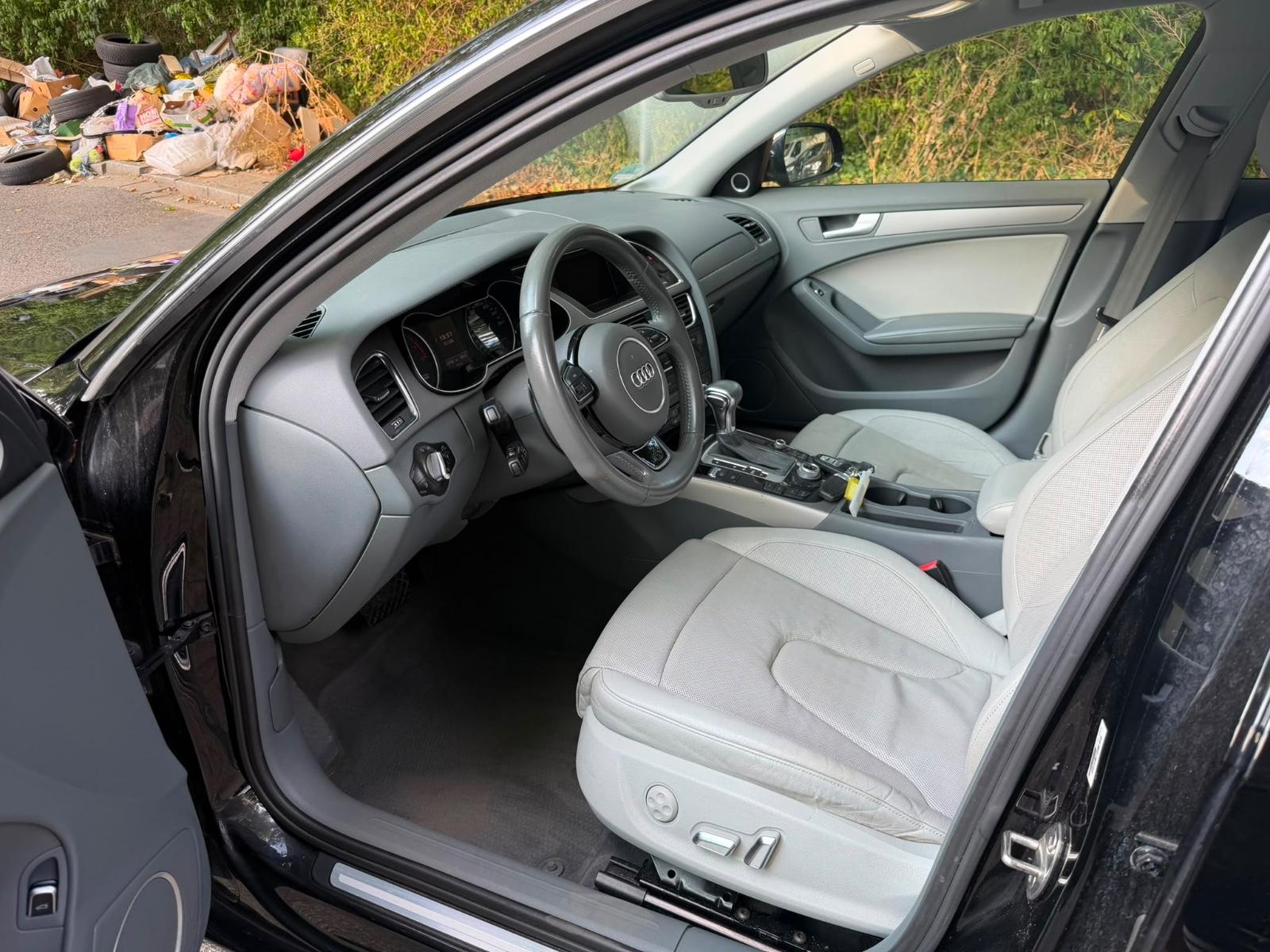 Audi A4 2012 — photo 11