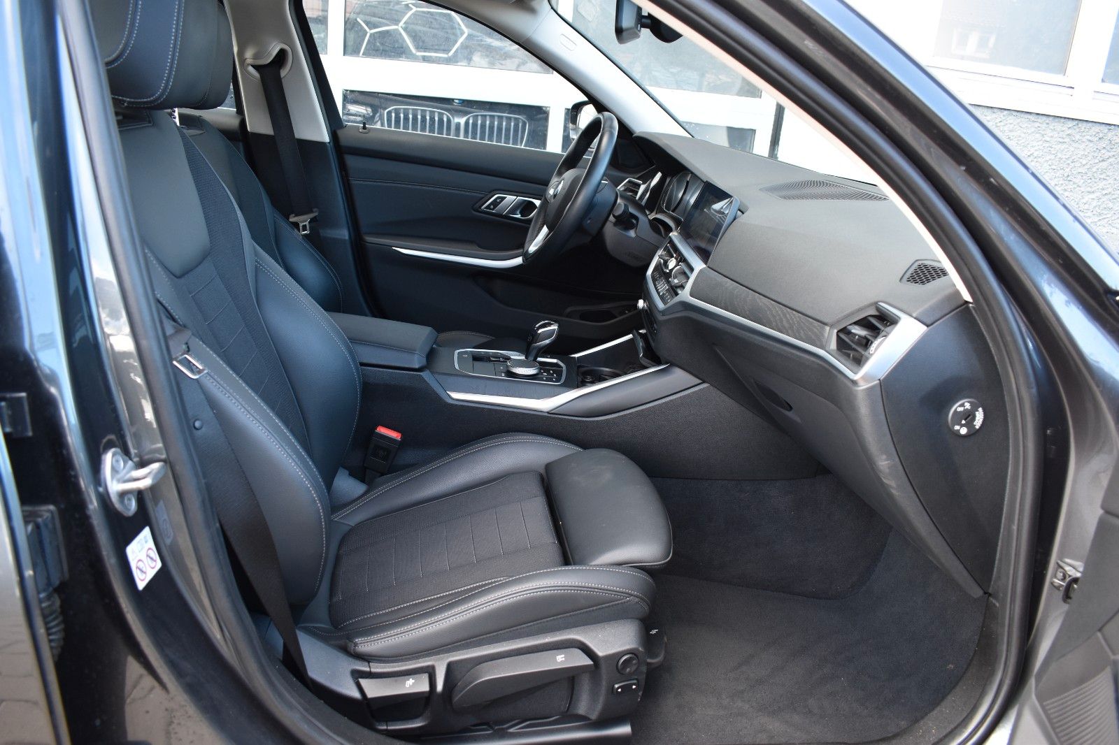 BMW 320 d Touring Advantage*HEAD-UP*LED*NAVI*T-LEDER foto 7