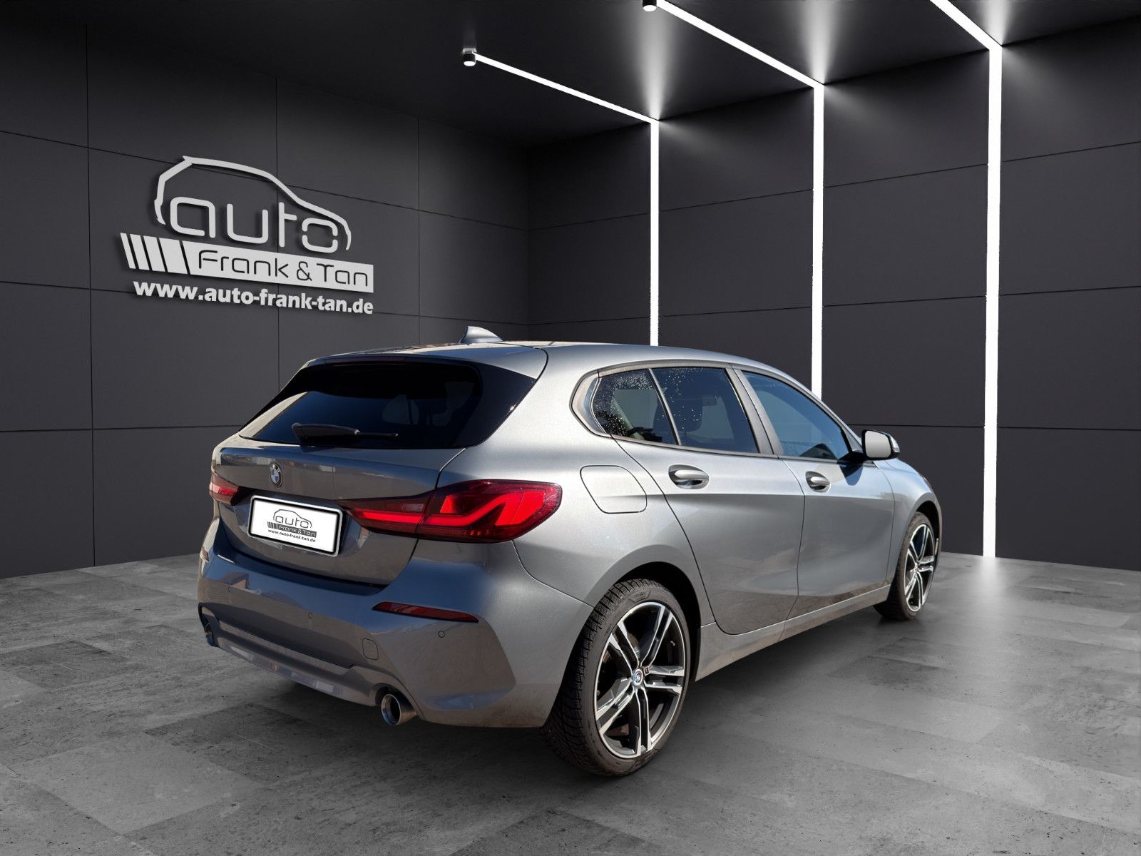 Fahrzeugabbildung BMW 118*LED*Apple*Navi*PDC*Fernlichtassistent*DAB*