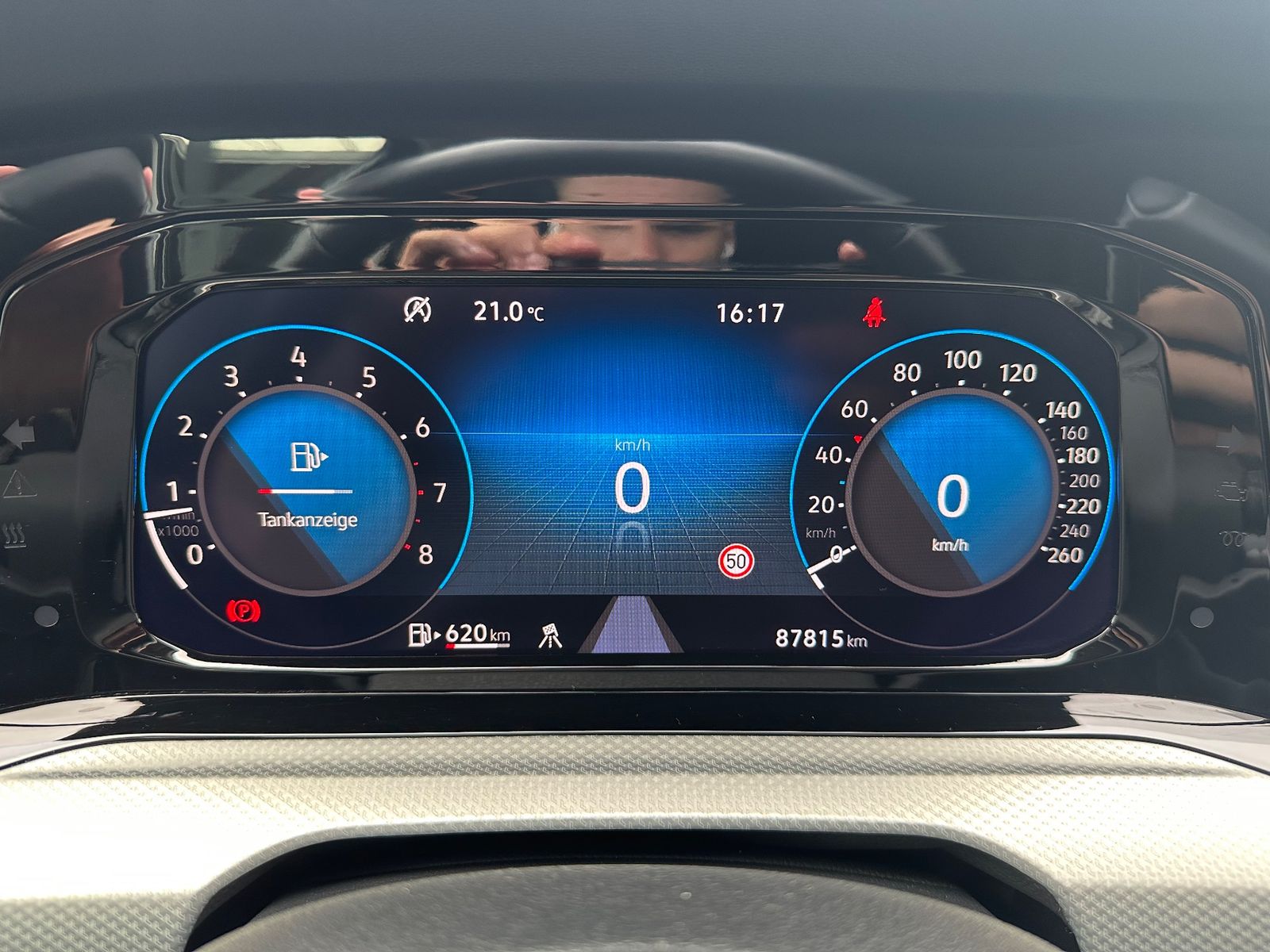 Fahrzeugabbildung Volkswagen Golf 1.5 TSI DSG MOVE NAV+LED+GJR+ACC+SHZ+1HD