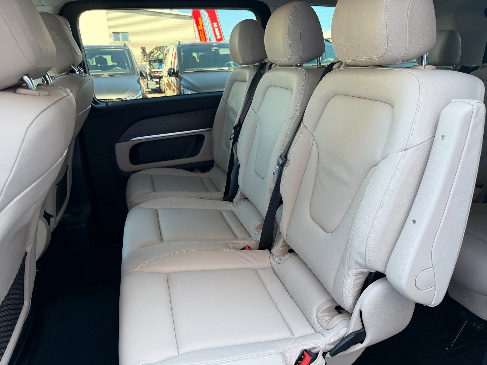 Fahrzeugabbildung Mercedes-Benz V 220 d AVA AMG AHK2,5to DISTRONIC 360Kamera