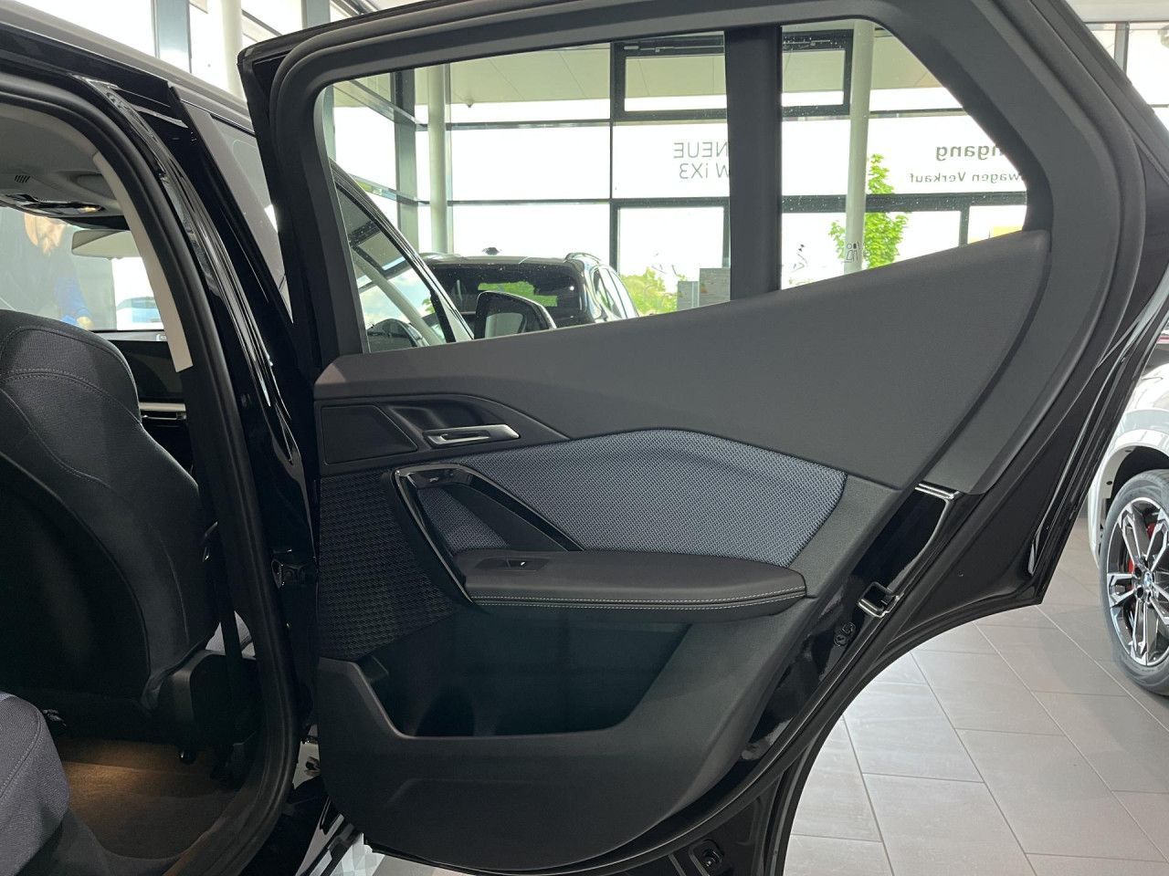 BMW iX2 - Bild 22
