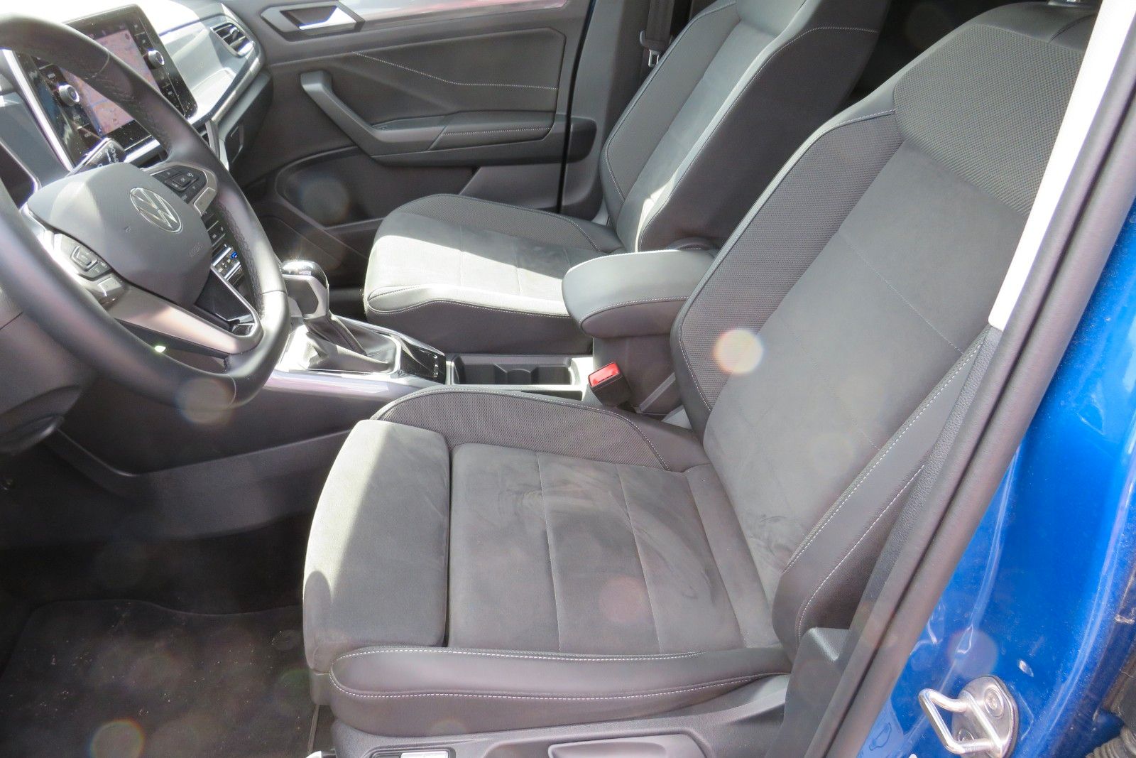 Fahrzeugabbildung Volkswagen T-Roc Style ACC APP MASSAGE SITZH. 17`KAMERA 1.H