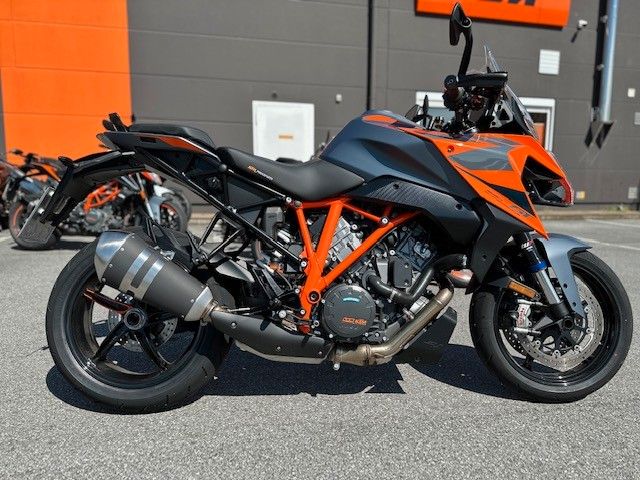 KTM 1290 Super Duke GT 2023 & Tech Pack