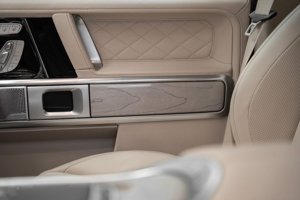 G 63 AMG 2026 GOLD/BEIGE - Bild 23