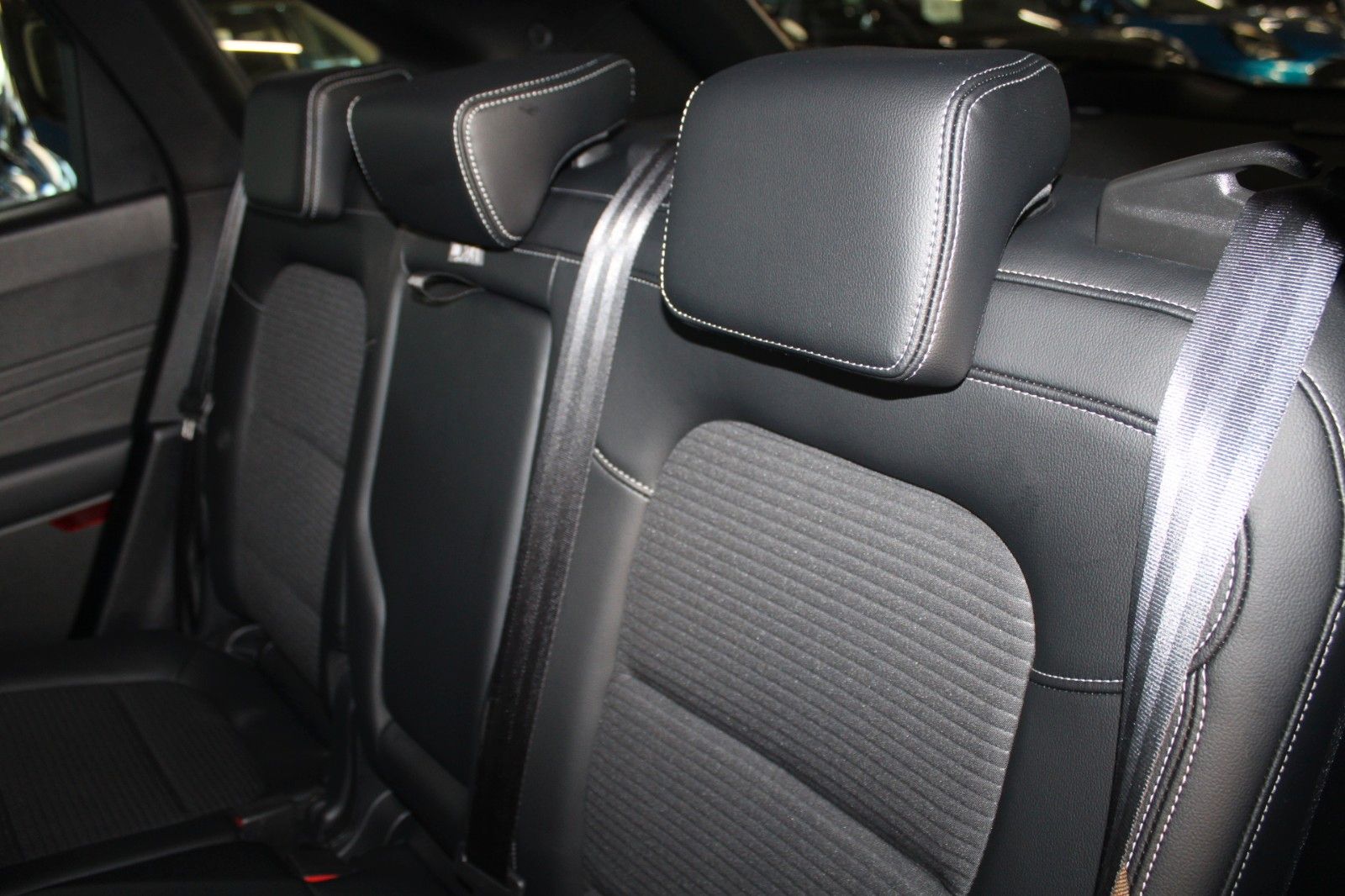 Fahrzeugabbildung Ford Kuga 2.5 PHEV Titanium LED Panodach WinterPaket