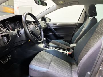 Fahrzeugabbildung Volkswagen Golf R-Line IQ DSG #Kamera#Pano#ACC#Navi