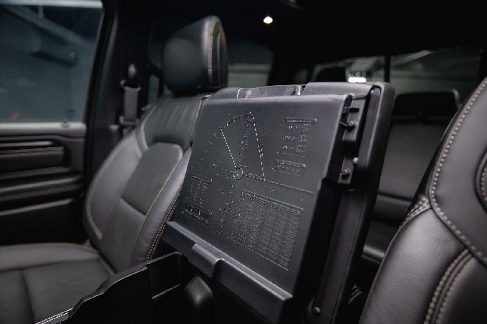 Fahrzeugabbildung Dodge RAM 5.7 V8 HEMI 4x4 Sport Night *Pano*22 Zoll*