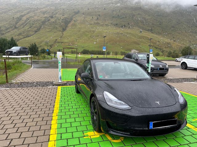 Tesla Model 3 SR 12/2022 33.400km