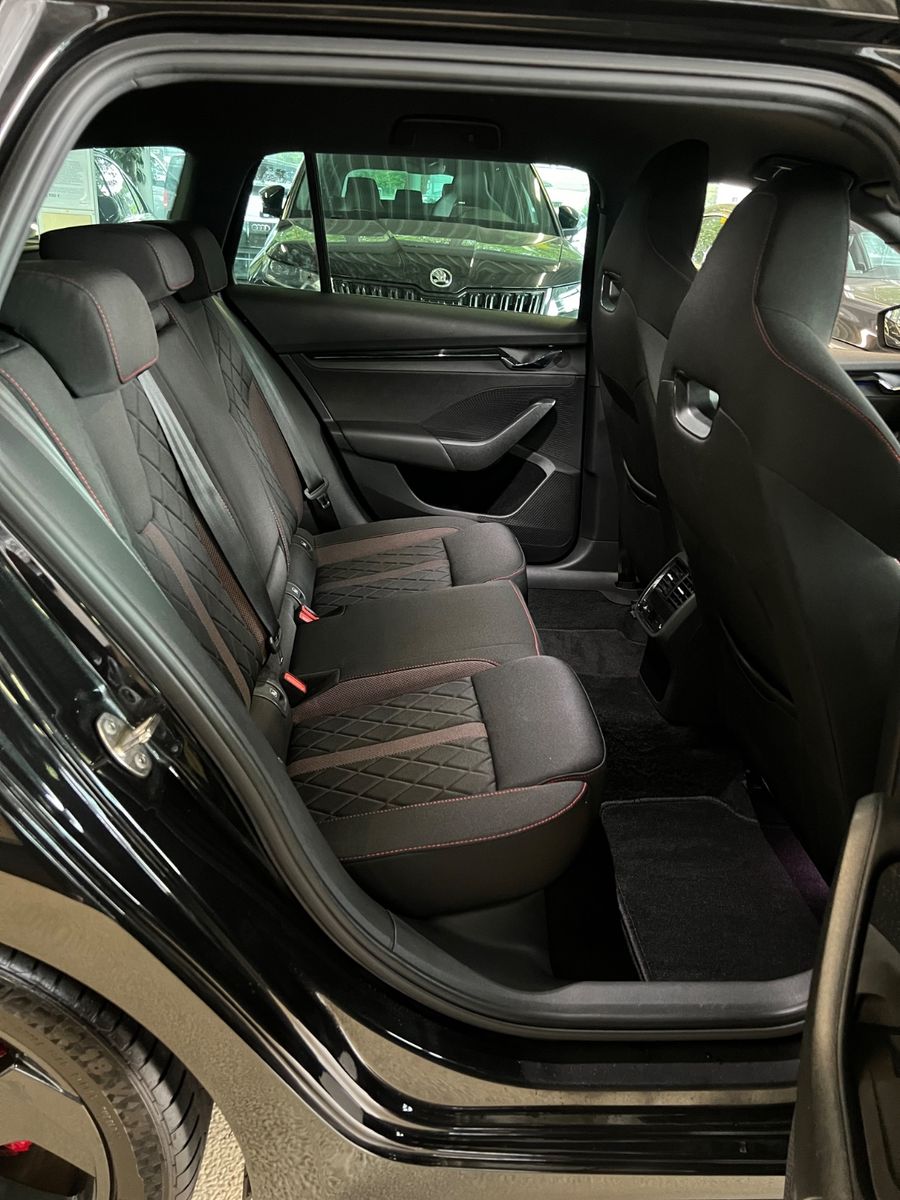 Fahrzeugabbildung SKODA Octavia  RS *HEAD-UP*4x SITZHEIZUNG*KAMERA*VIRT*