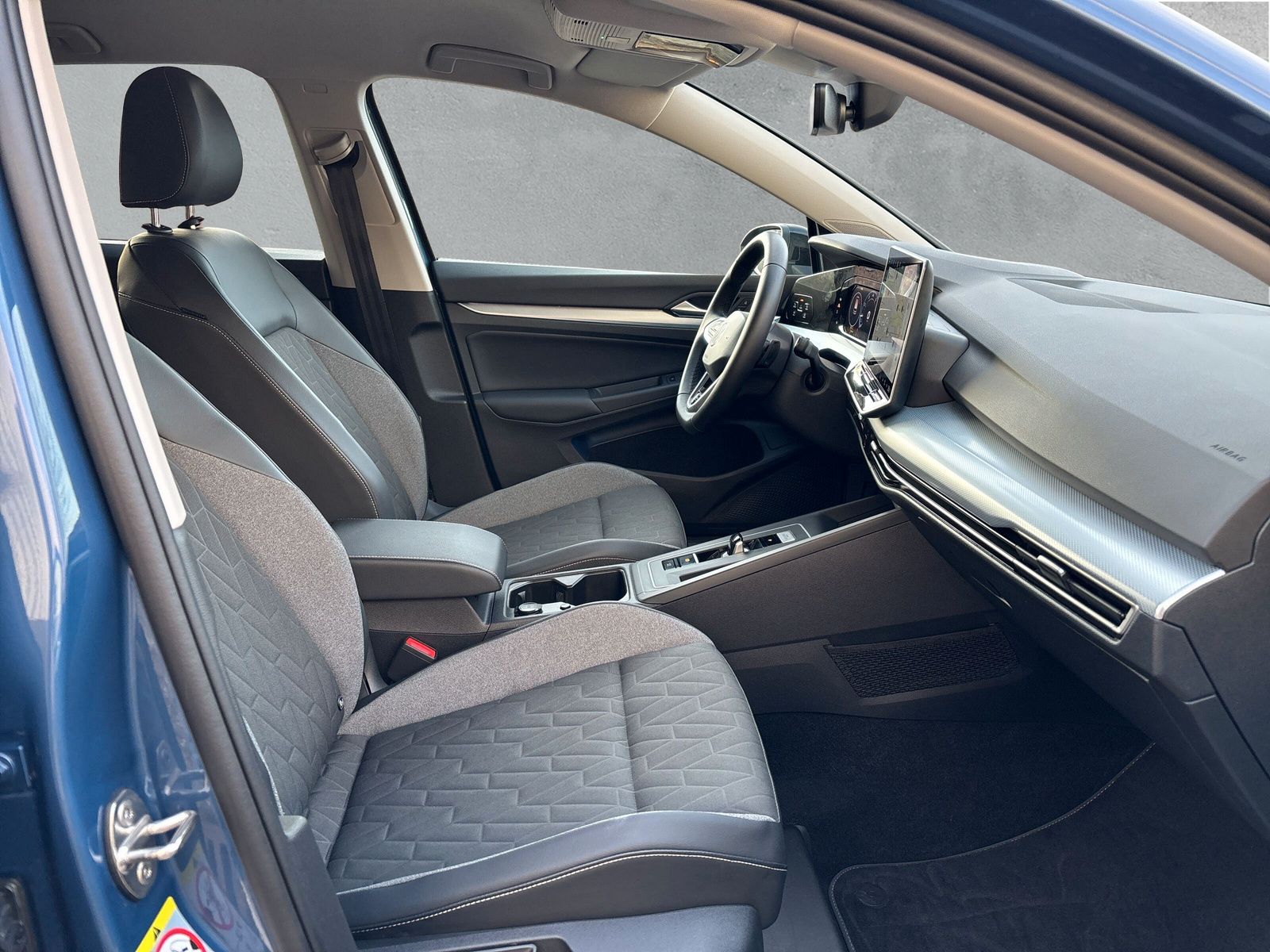 Fahrzeugabbildung Volkswagen Golf Goal 1.5 eTSI 1.5 eTSI 110 kW Goal DSG AHK