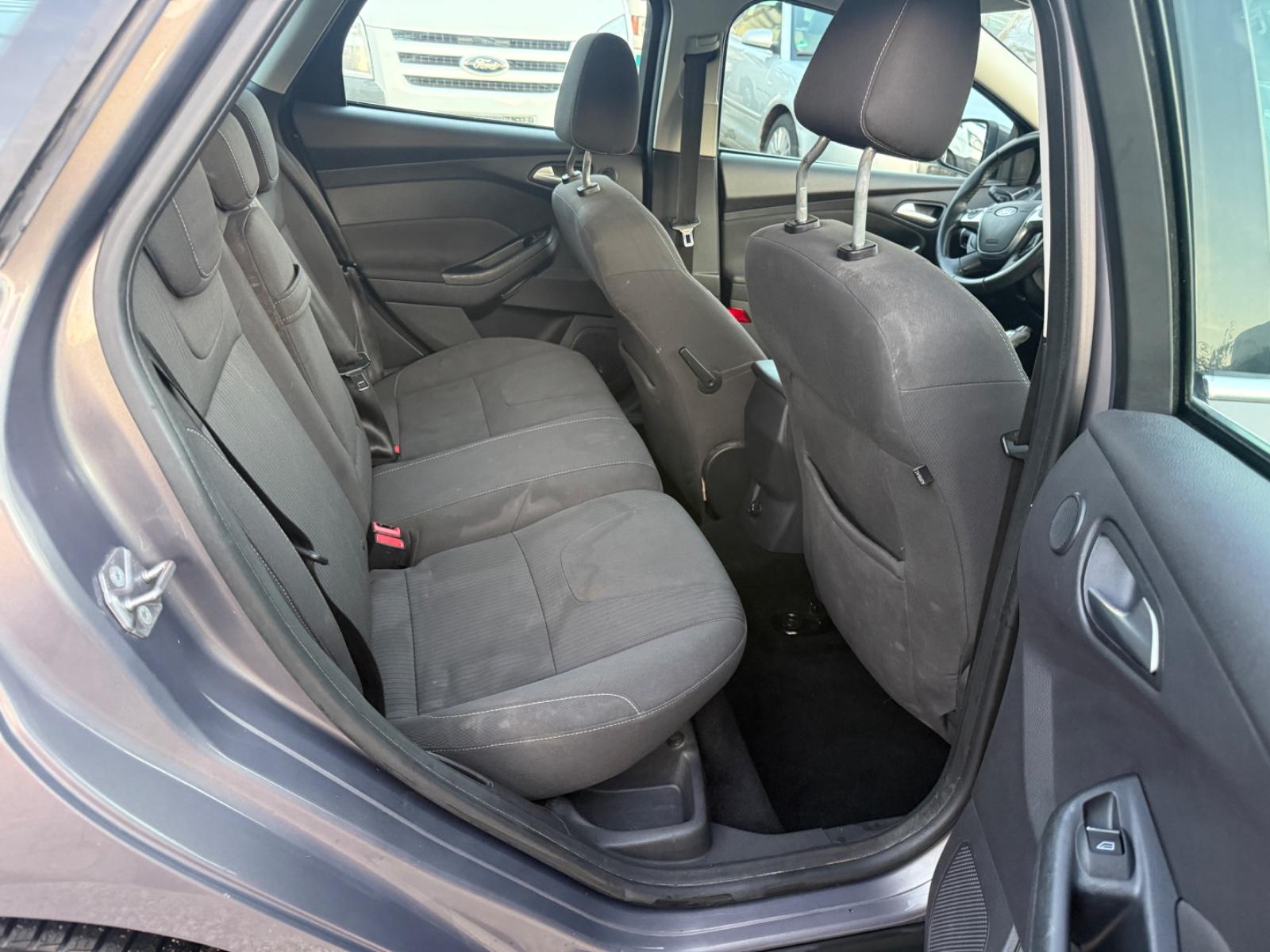 Ford Focus 2011 — photo 10