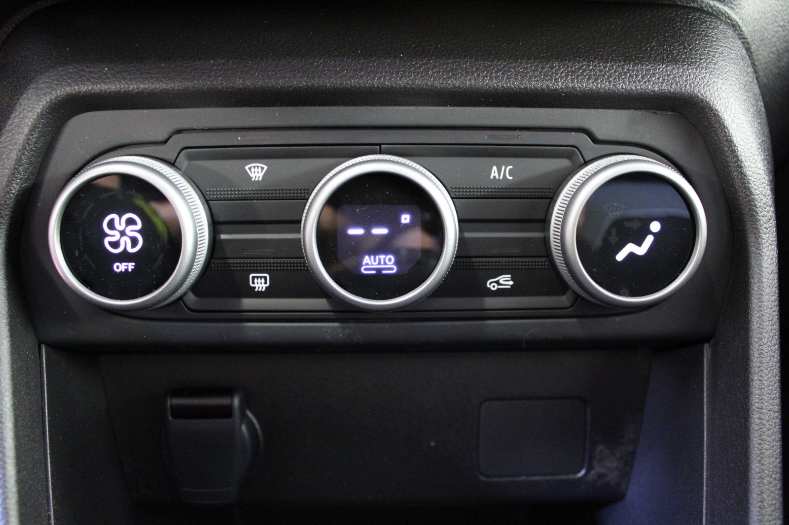 Fahrzeugabbildung Dacia Sandero TCe 90 Stepway auto Expression*Winterp.*