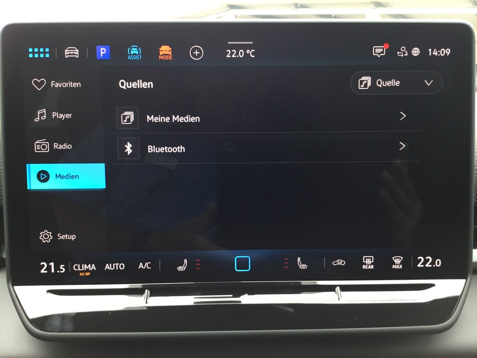 Fahrzeugabbildung Volkswagen T-Roc 1.5 eTSI DSG R-Line+AHK+LED+Navi+18"+Kessy