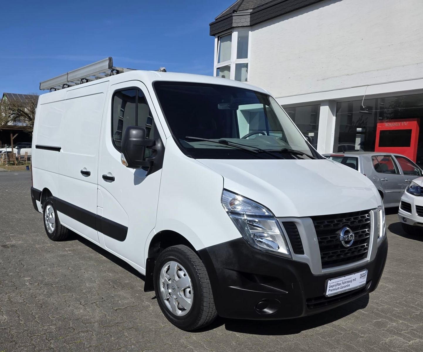 NISSAN NV400