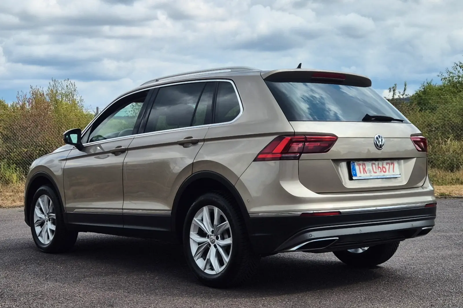 Volkswagen Tiguan Highline 2.0 TSI 4Motion DSG. Wenig KM!