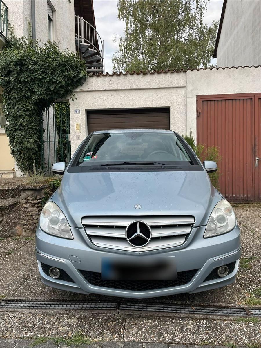 Mercedes-Benz B180 2010 — rear view